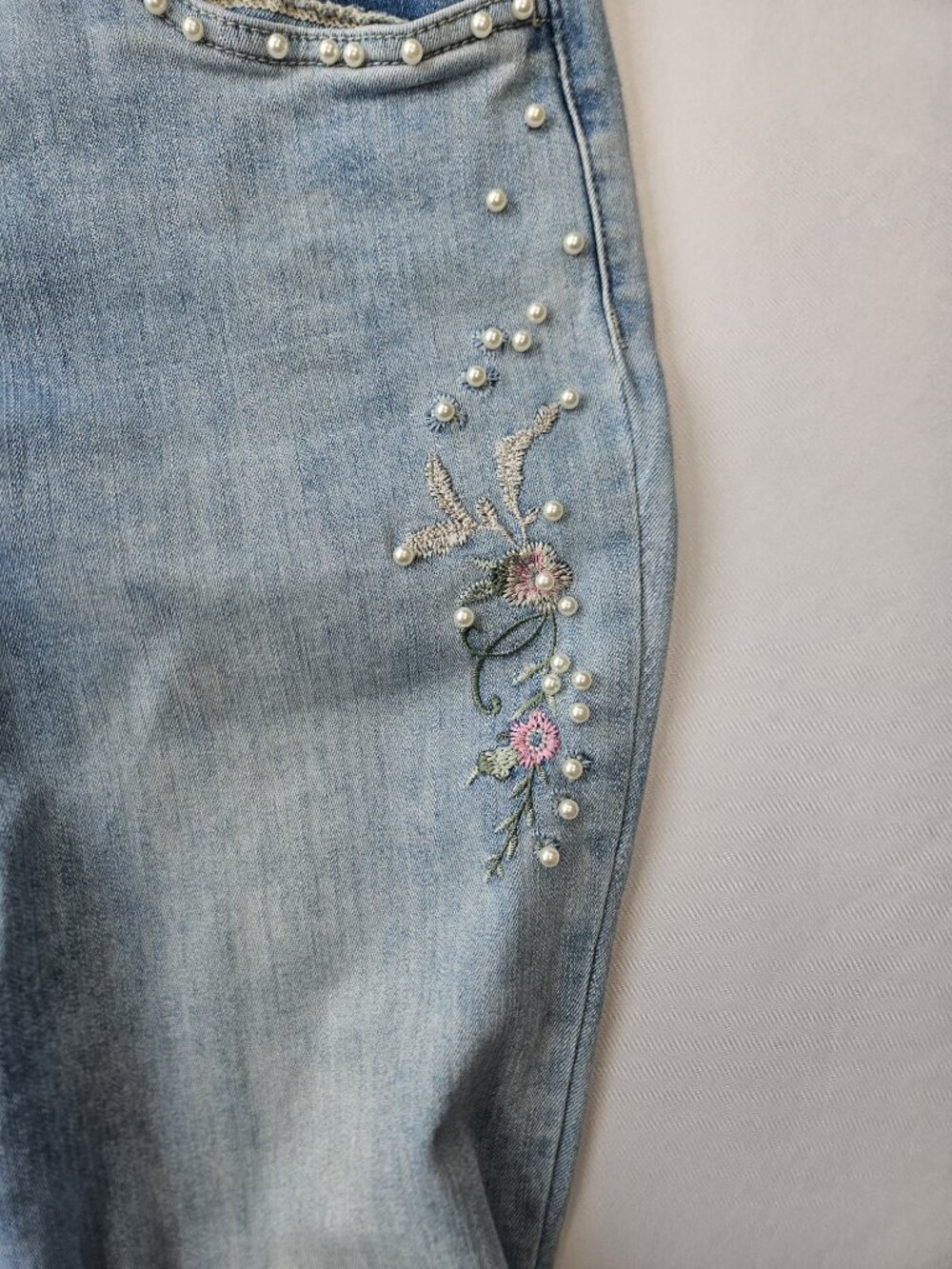 FDJ French Dressing Olivia Embroidered Pearl Accent Slim Jeans Size 6 - Picture 5 of 7